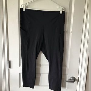 Plus Size Fabletics Pure Luxe cropped Leggings